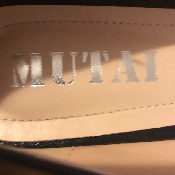 Black short heels - Picture 3 of 7